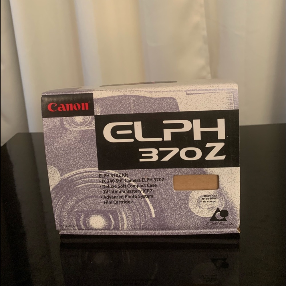 NEVER USED CANON ELPH 370Z vintage film camera FOR A COLLECTOR